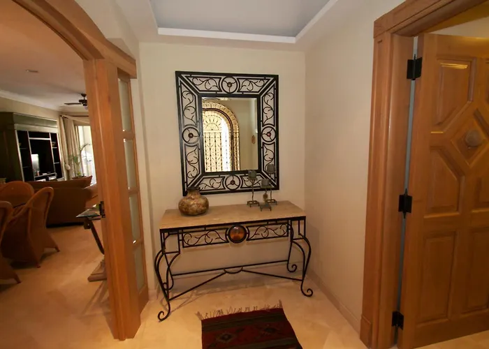 La Aparthotel 4*